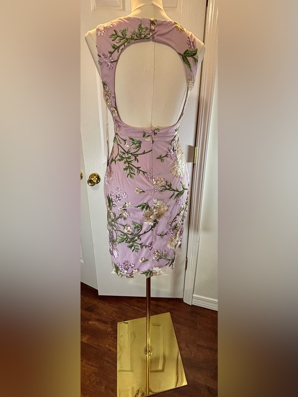 Lilac Floral V-Neck Backless Sheath Dress - Picture 7 of 10